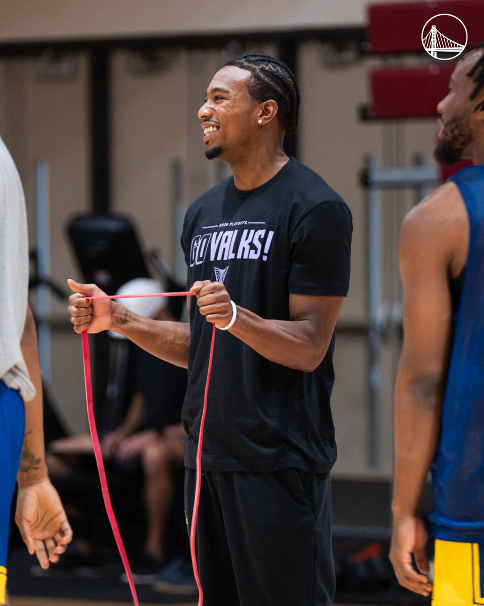warriors's tweet photo. Sending love to our @valkyries fam from Oahu.

Good luck tonight in game 2 🙌 https://t.co/iPS7ifl0Ti