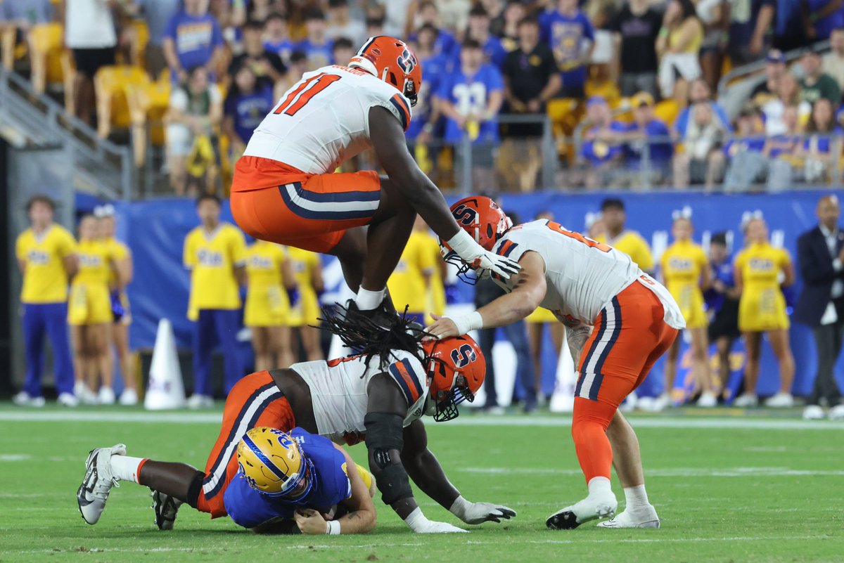 CamMellor's tweet photo. Fastest time to sack, FBS Defensive Lines:

Syracuse: 2.50 seconds
FIU: 2.60
Sam Houston: 2.60
Bowling Green: 2.70
Tennessee: 2.71
Oregon: 2.75
Missouri State: 2.83
Indiana: 2.85
UAB: 2.89
NC State: 2.93
Wyoming: 2.93
UConn: 2.95
Texas Tech: 2.95
UTSA: 2.97
New Mexico: 2.98
Auburn: 3.00

*min. 3 sacks