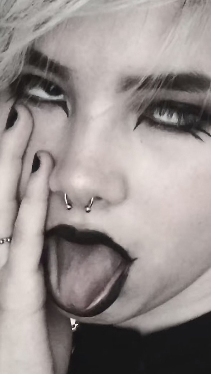 LovingLilyRenee's tweet photo. Blehhh! 👅 (1/1) https://t.co/Wx9h5WHgI3