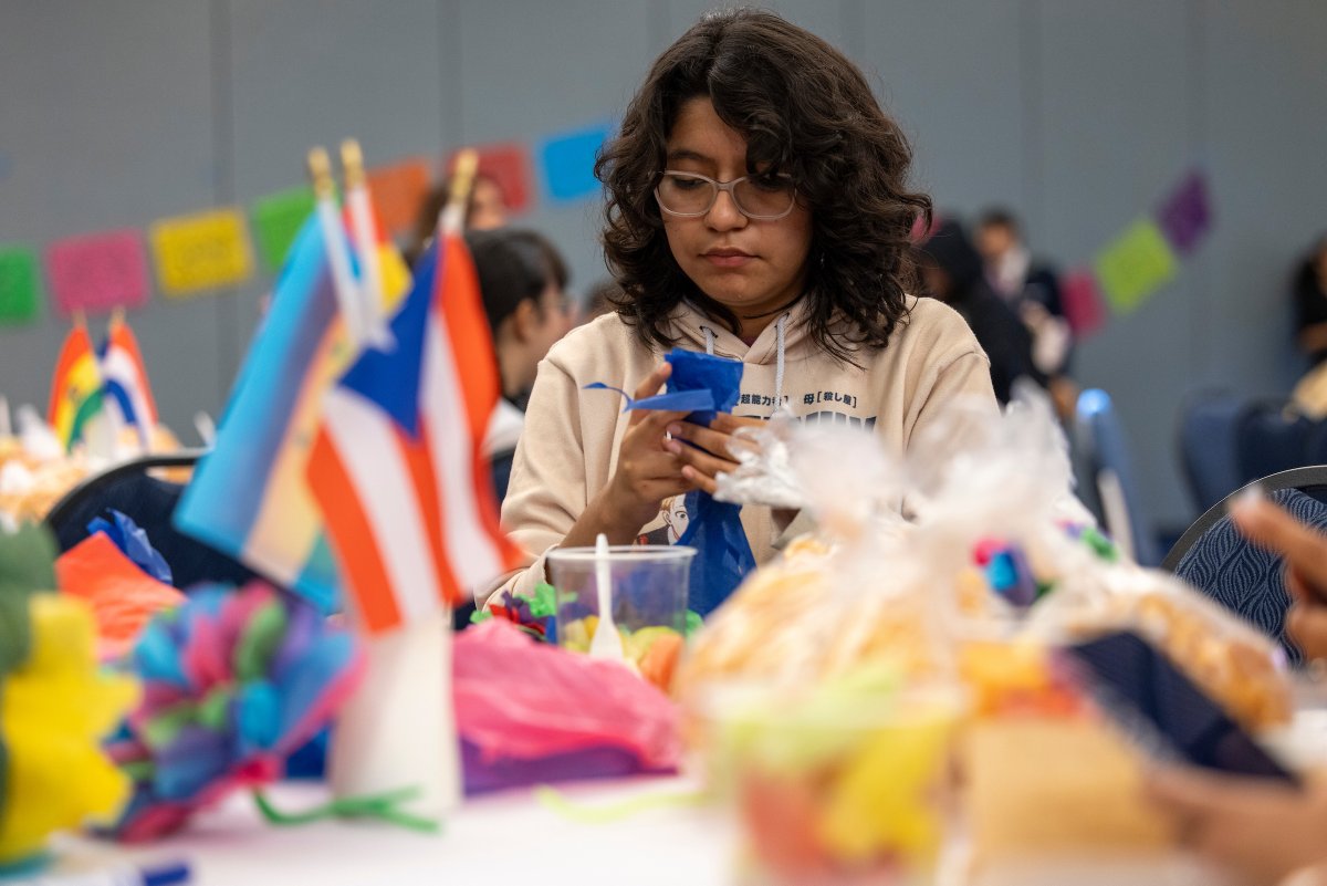 CalStateLA's tweet photo. Thanks to all the students, faculty and staff who came together for an afternoon of food and fun, with Lotería, arts and crafts, and a special performance by Cal State LA’s own Mariachi Águilas Doradas! ✨

#CalStateLA #HispanicHeritageMonth #LatinoHeritage #GoldenEagles https://t.co/Pu0hovYBNH