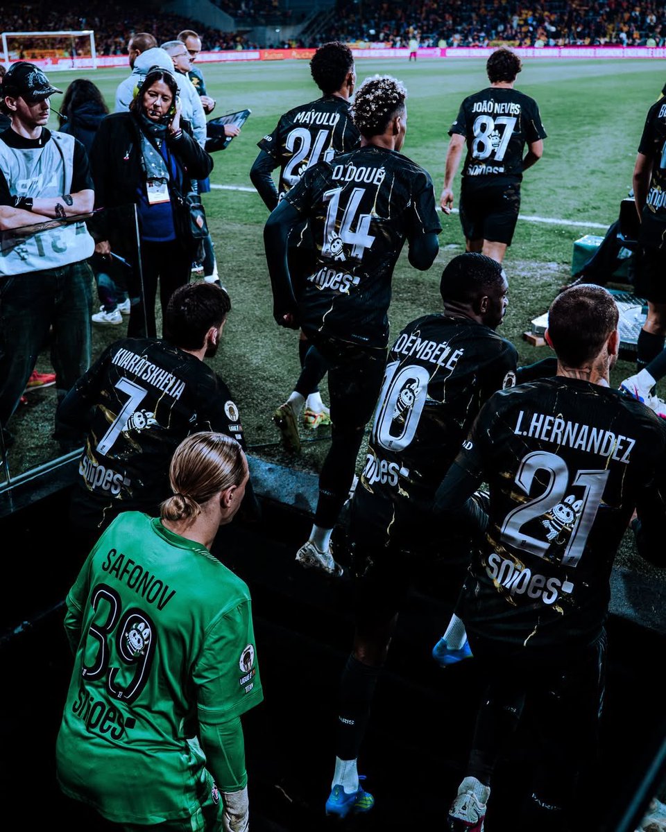 MediaParisien's tweet photo. Cette photo dégage tellement quelque chose.

Les avengers du PSG resteront dans l’histoire du club. https://t.co/FOtxnz9C2n
