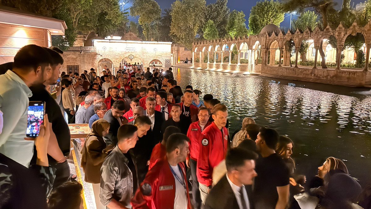 milhamigunbegi's tweet photo. Sanayi ve Teknoloji Bakanımız Sayın @mfatihkacir, TEKNOFEST Yönetim Kurulu Başkanı Sayın @Selcuk Bayraktar, Şanlıurfa Valimiz @hasansildak ve Milletvekilimiz @ProfDrDusak ile birlikte Şanlıurfalı hemşehrilerimizleyiz.

#TeknofestGüneydoğu ile birlikte Şanlıurfamızdaki yoğunluk, esnaflarımızın samimi muhabbeti ve şehrimizin dört bir yanındaki hareketlilik bizleri ayrıca mutlu ediyor.

Şanlıurfa’mız teknolojiye, gençliğe ve geleceğe ev sahipliği yapmanın gururunu yaşıyor. 🚀🇹🇷 

#TEKNOFESTŞanlıurfa
@RTErdogan @abuyukgumus @hakanaksu058 @farukaytek