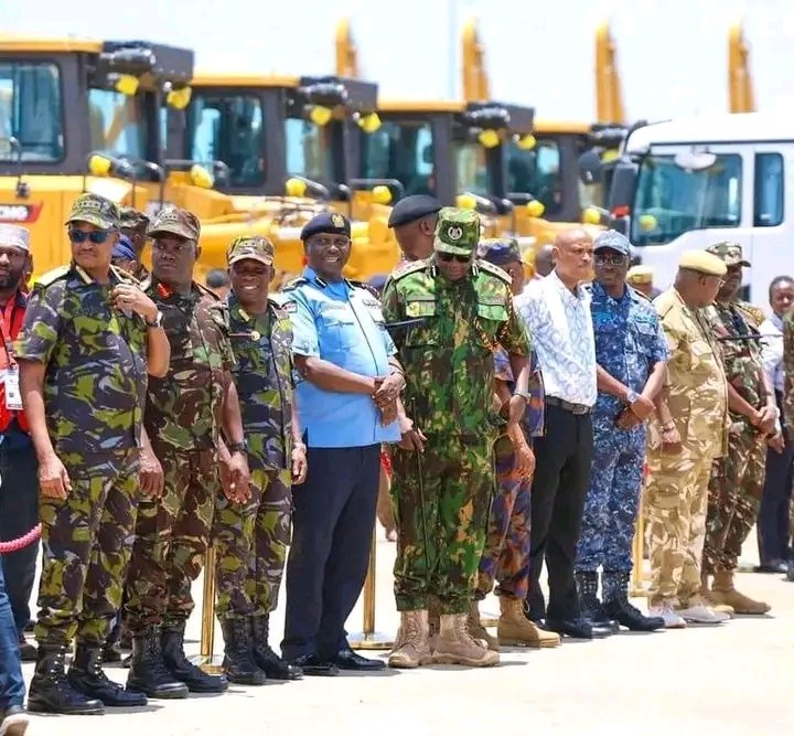 ivymuthe's tweet photo. Why is IG Douglas Kanja not second in that line after CDF Charles Kahariri, even though he is the police boss? https://t.co/IMa3mFso5W