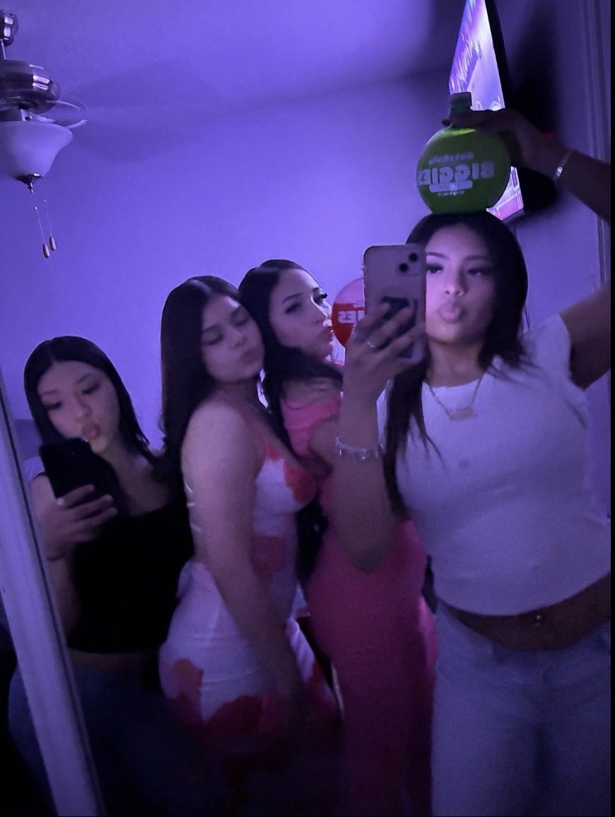 gigiboodtx's tweet photo. #dallas #latinas https://t.co/NiC663hK4p