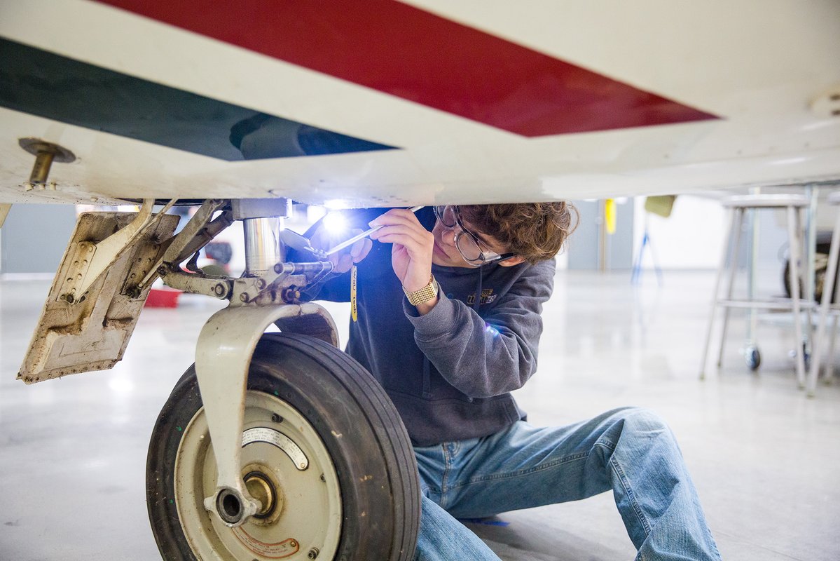 TextronAviation's tweet photo. We are proud to launch Kansas' first registered youth apprenticeship program in aviation, creating new opportunities for high school students to gain paid, hands-on experience while exploring careers in aviation. ✈️ 

Learn more at https://t.co/Y4ZNuX3znP https://t.co/GRxpfKbQgy