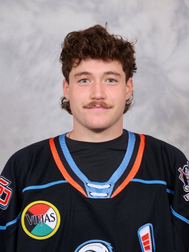 joonIegs's tweet photo. im at the mustached czech goalie store shoving everything into my pockets https://t.co/kaUYuZPJEm
