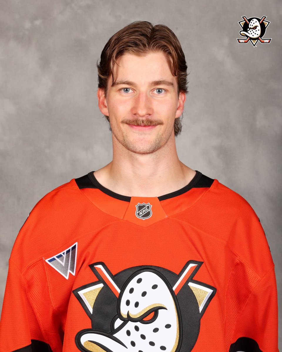 joonIegs's tweet photo. im at the mustached czech goalie store shoving everything into my pockets https://t.co/kaUYuZPJEm