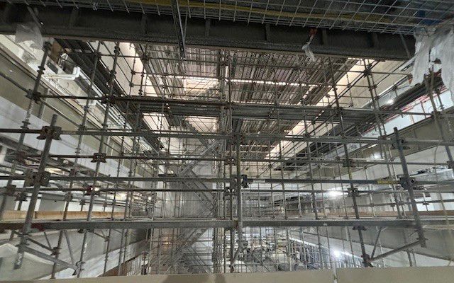DPRConstruction's tweet photo. Early partnership helped transform a 275,000-sq-ft office building into a high-performance lab facility, reducing risk and improving cost certainty. Read how strategic planning can help bring science online sooner: https://t.co/CZ8NLcjS8i https://t.co/Q8HMHpPz7n