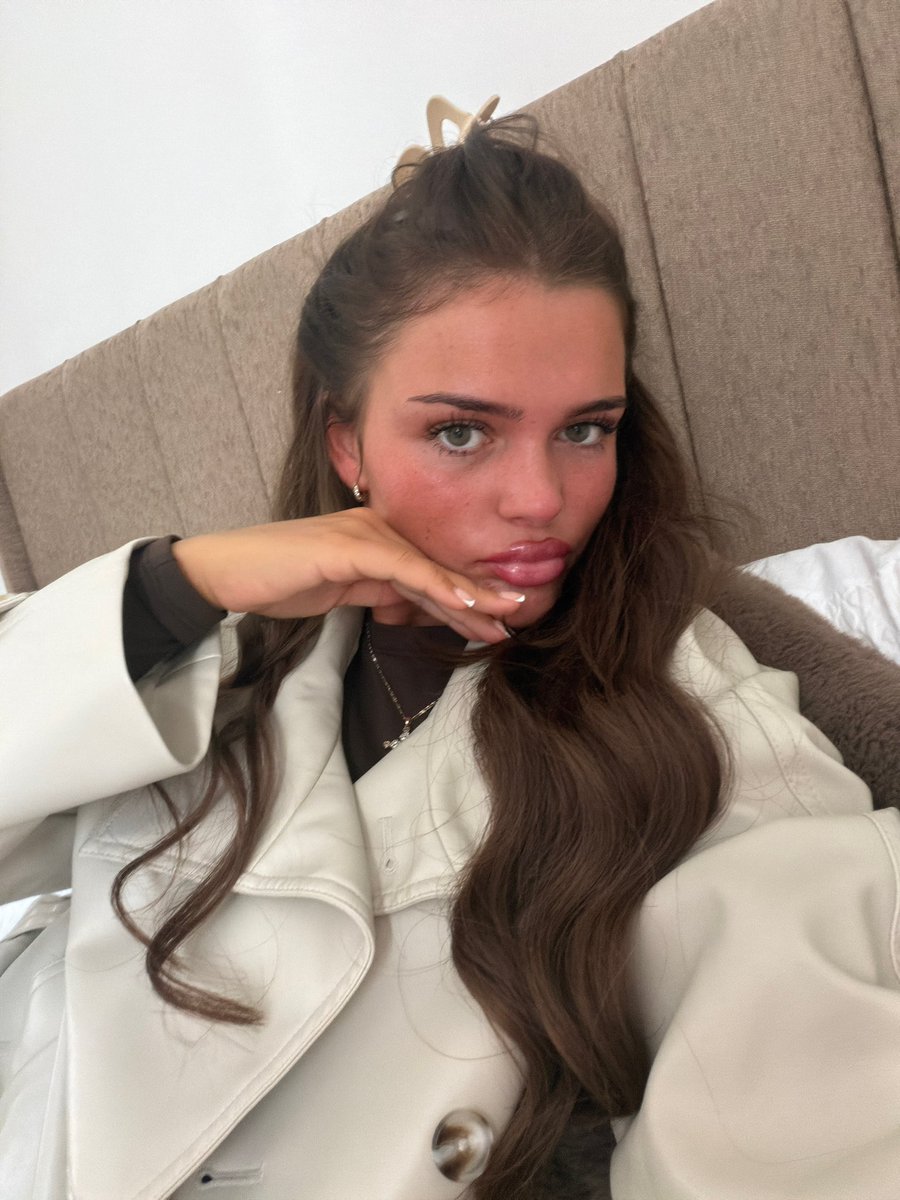 PRTeasex's tweet photo. I’m new here wanna see my clothes off click my link #chav #of #slut #of https://t.co/lmzrmQFmxq