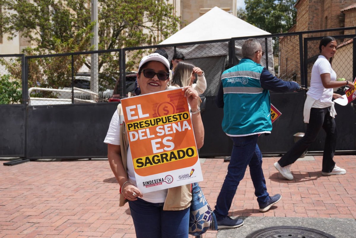 sindesenacol's tweet photo. A pesar de los anuncios oficiales, LA REALIDAD ES OTRA: continúan bloqueados $148 mil millones ($148.938.332.657) de la vigencia 2026.

Anuncian soluciones en medios, pero en los registros del SENA el dinero sigue sin estar disponible. ¡Exigimos desbloqueo ya! https://t.co/RzYNyZrznY