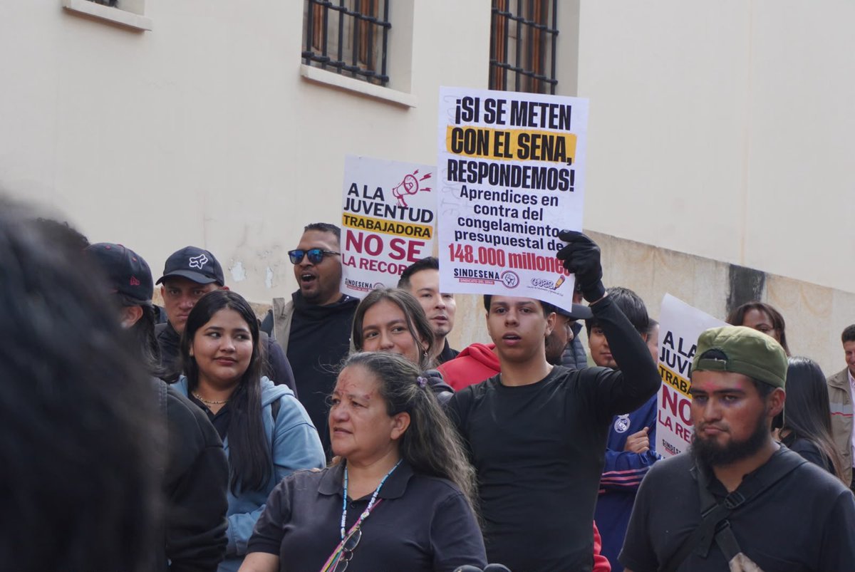 sindesenacol's tweet photo. Sin recursos sufren la contratación de apoyo administrativo, arrendamiento de bienes e inmuebles, aseo, cafetería y servicios públicos. El tiempo de ejecución 2026 se agota mientras el SENA opera a media marcha. ¡Esto es insostenible! https://t.co/VD7X0156jj