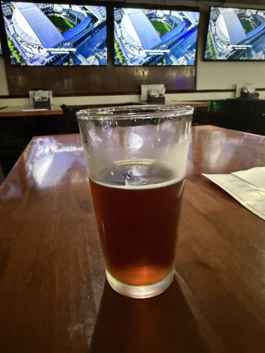 usanachris's tweet photo. The beers are cold & all the TVs are set to the game at Blarney Stone Pub. Come on out. Join the regulars. πππ #NobodyWorks #StopByAfterWork https://t.co/GZg7rF8zvP