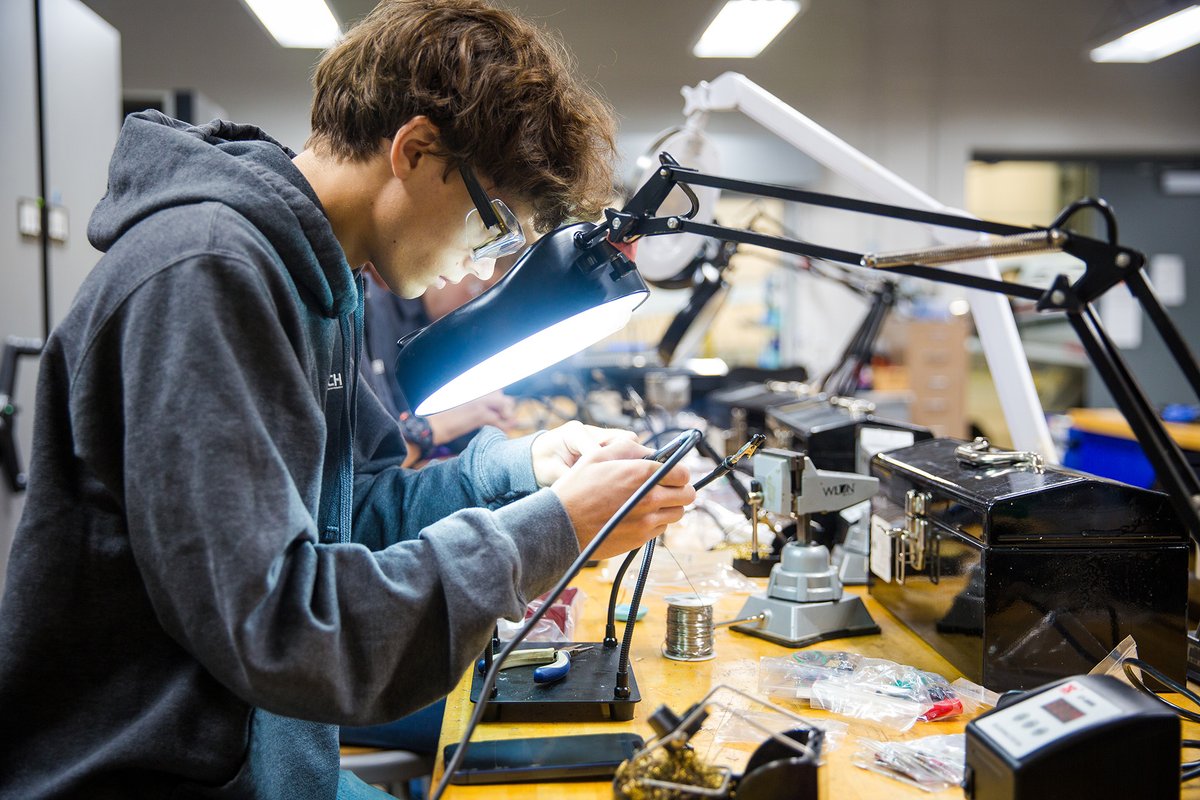 TextronAviation's tweet photo. We are proud to launch Kansas' first registered youth apprenticeship program in aviation, creating new opportunities for high school students to gain paid, hands-on experience while exploring careers in aviation. ✈️ 

Learn more at https://t.co/Y4ZNuX3znP https://t.co/GRxpfKbQgy