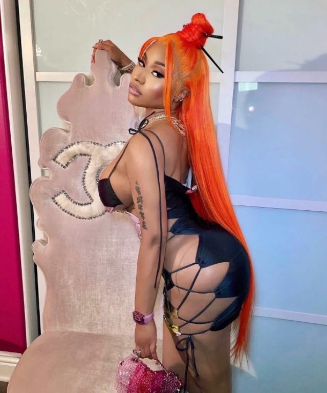YSLONIKA's tweet photo. the instagram girlies were GAGGED https://t.co/OHMUlJN1JS