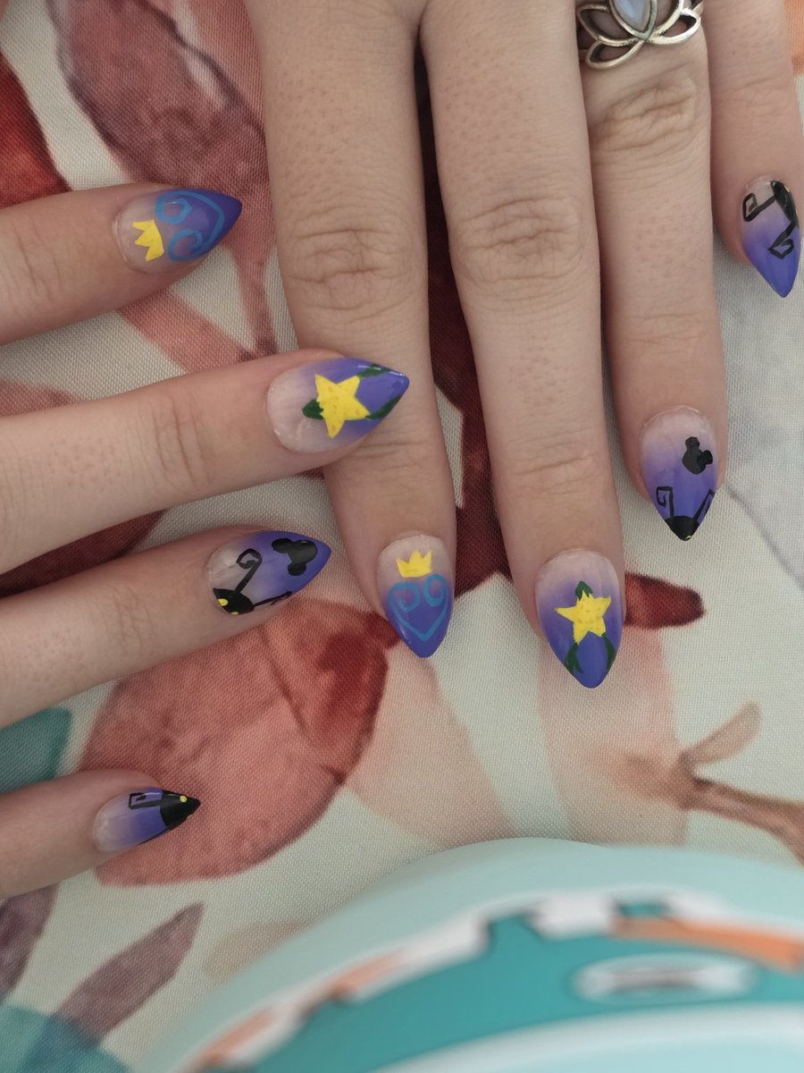Xephyr2209's tweet photo. My kingdom hearts nails. They're press-ons that I made! Usually I do Gel-X but my nails need some time to heal 😅
#nailart #kingdomhearts https://t.co/230x6aBd2D
