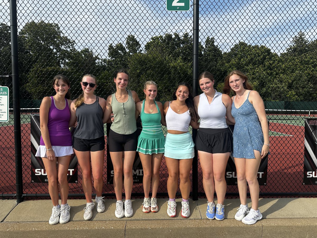 RSHSsports's tweet photo. Today we celebrate our senior tennis players. Thank you for representing Summit with pride and for all of your hard work! https://t.co/tIihVW1rLY