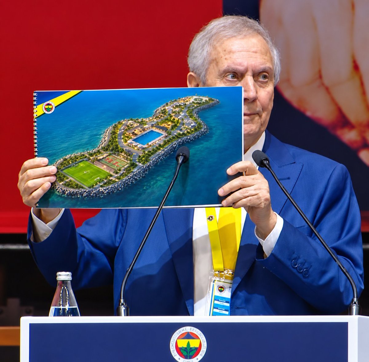 selahattnaydiin's tweet photo. Şimdide Fenerbahçe adı kullanılarak Milas Kıyıkışlacık'ta 1.907 daire, 2 otel, marina, okul, golf sahası, sağlık tesisleri yapmak istiyorlar. Zaten hali hazırda oraya maden dökü limanı (hukuka ve mevzuata aykırı) yapıyorlar. Güllük Körfezi can çekişiyor, su yok, alt yapı ve atık büyük sorun. Bölgede nefes alacak yer kalmadı. Her yer beton ve maden delik deşik. Bir iki dokunulmayan yer kaldı hepsinin kökünü kazıyacaklar. Bir yanda Milas Boğaziçi villa vereceğim denilen yer bir yanda burası.