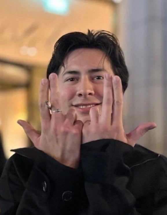 hudbisexual's tweet photo. this butt is about to digged around in by these fingers in s2 #hallelujah https://t.co/E2wHW5TD09