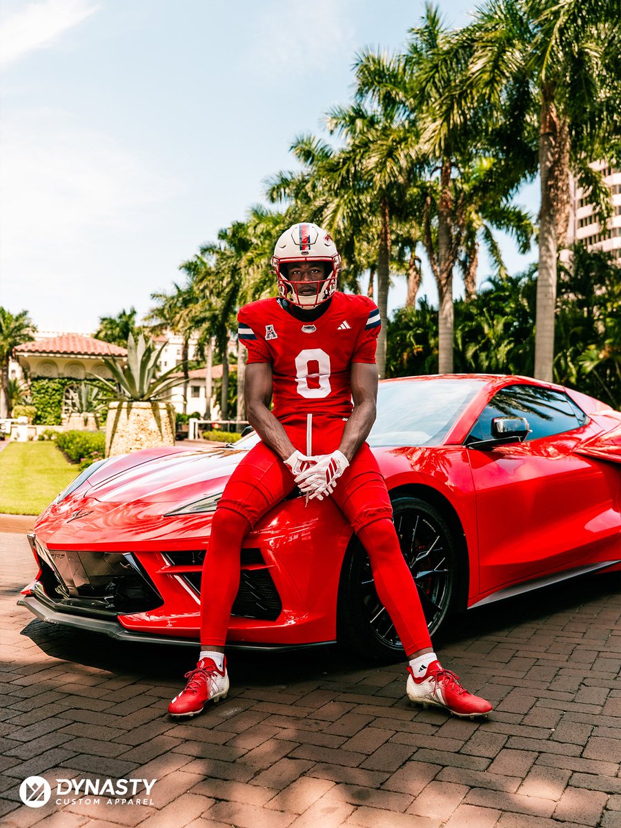 FAUFootball's tweet photo. ⚪️🔴🔴

#WIP🏝️ https://t.co/55G1KqKFn1