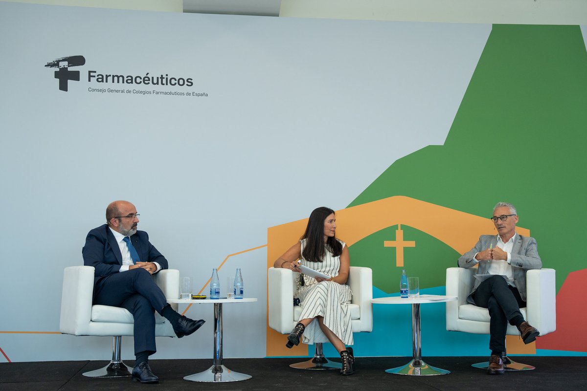 ICOFMA's tweet photo. 📍 El ICOFMA, presente en Oviedo en el #24CNF, que comienza hoy y se celebra hasta el 2 de octubre.

Tres días para compartir conocimiento y experiencias bajo el lema «Innovación ConCiencia Farmacéutica».

📸 Imágenes de la primera jornada.
#SomosFarmacéuticos https://t.co/iKxZ6xcnGF