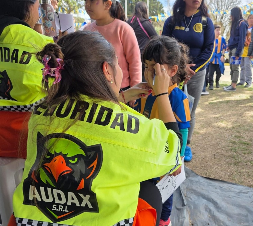 babasali88's tweet photo. @Cadena3_Rosario Todo esto lo arma gustavo velazquez d seguridad deportiva D SANTA FE ,el quiere traer a nuestro club la empresa audax q es una empresa d seguridad privada q es sina, q la maneja la gente d pillin y belloso con la barra nueva.FUERA DE NUESTRO CLUB. SINA BOTON ,COIMERO https://t.co/29gQCtzIuI