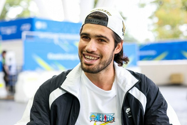 alcarazzupdates's tweet photo. Alcaraz today, when asked about his smile during and after matches 🖊️:

🗣️　“Don’t worry about the results—just have fun. My parents always told me that. If it was a great match. There’s no reason to be angry about losing. I’m grateful for the values my parents taught me.” https://t.co/X8zMvkXMIj