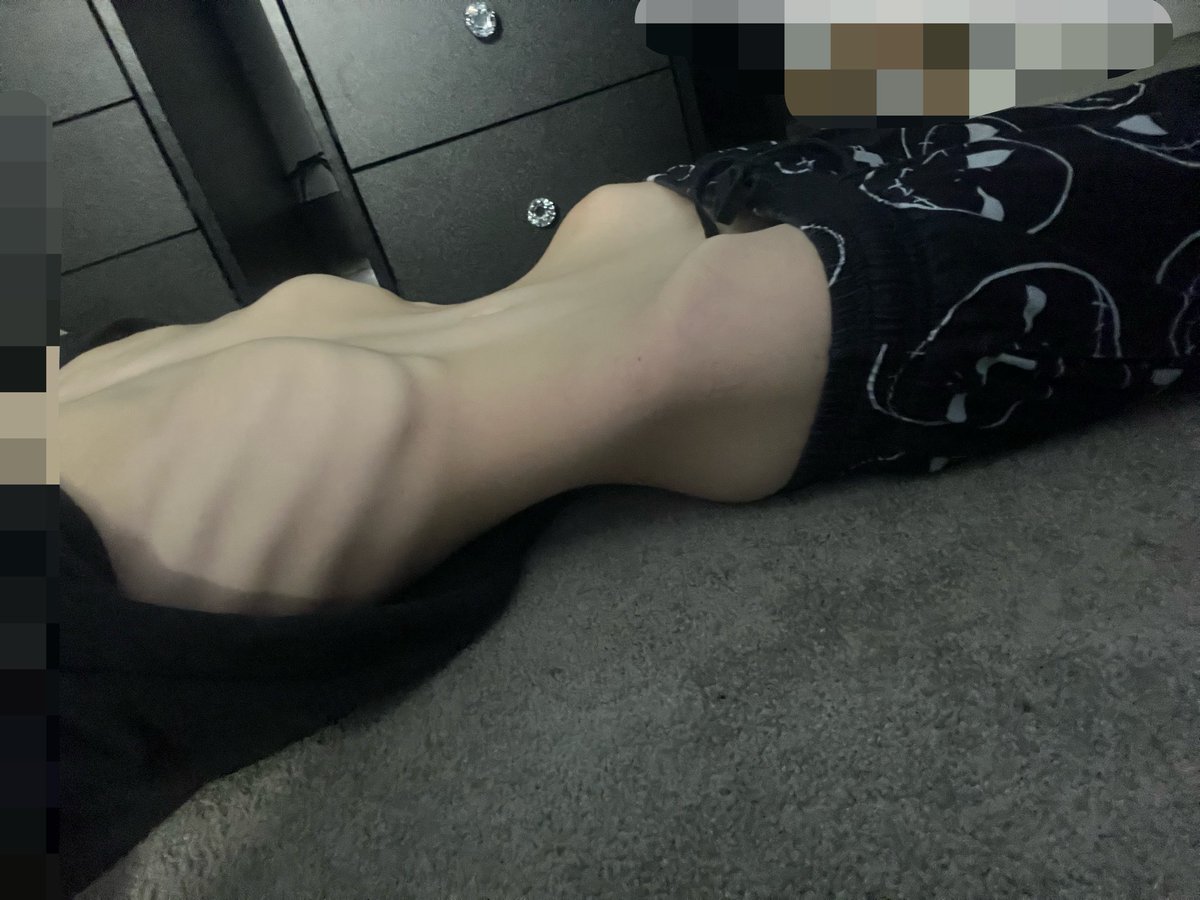 binniecals_'s tweet photo. Only half decent when laying down. I’m stuck back @ 91 somehow and wanna kms. I’m so sick of ts https://t.co/48euuuJUKa