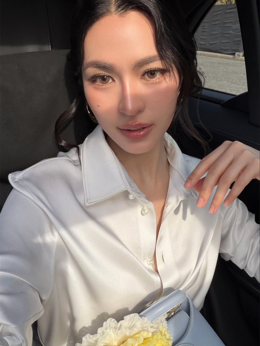 vlrp01's tweet photo. RESPECTFULLY MISS KWONG!? 🛐

#LinglingKwong 
#LingOrmDiorSummer27 
#Dior #DiorSummer27 #PFW https://t.co/qImA2mPjt4