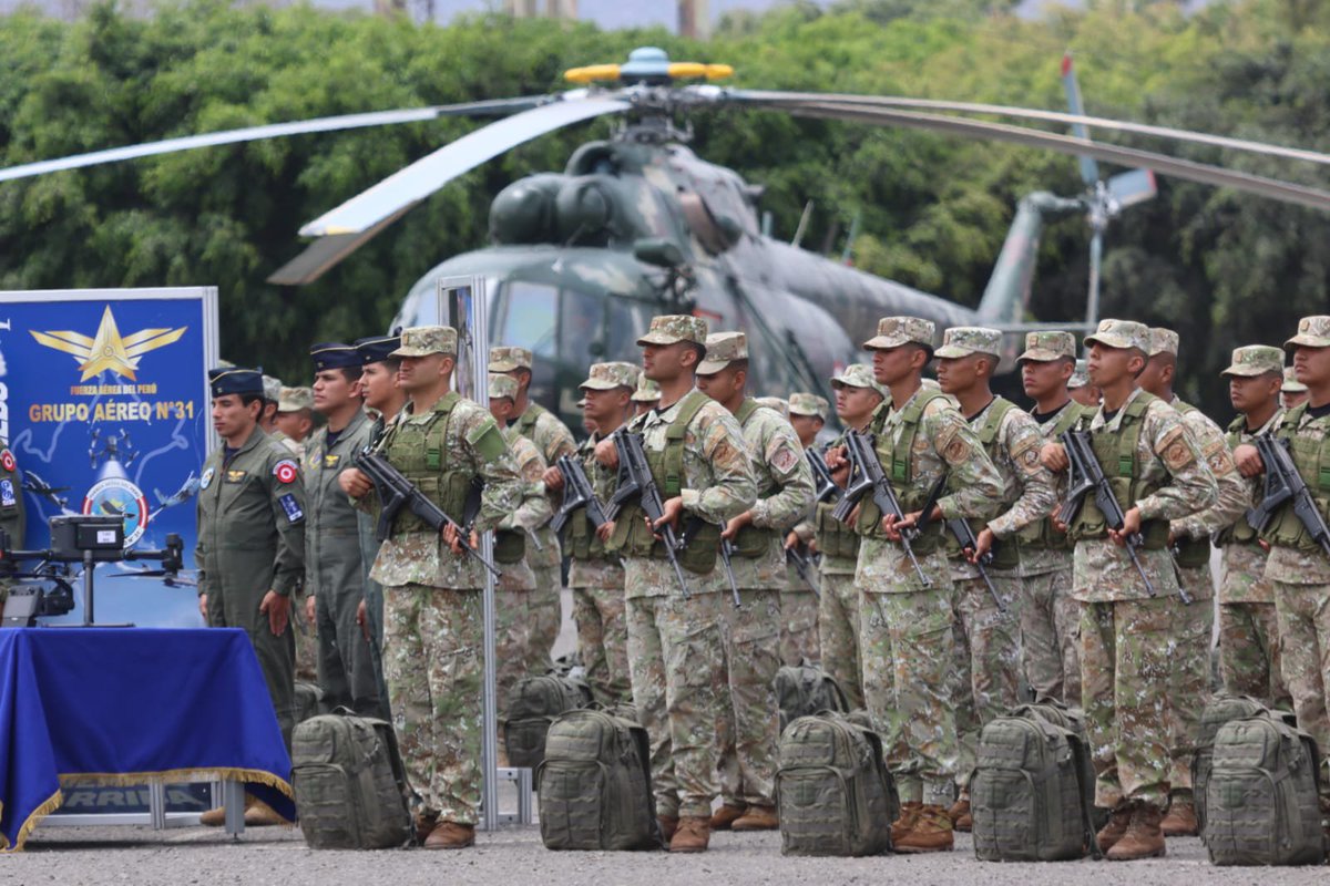 CCFFAA_PERU's tweet photo. #Ahora| Desde la 1ra BRIFFEE, 1000 integrantes de nuestras FFAA iniciaron su despliegue hacia los locales de votación del interior del país, como parte de los 41 000 militares que se desplegarán a nivel nacional para la seguridad de los comicios electorales de este domingo. 1/3 https://t.co/nPQoEfpsfG
