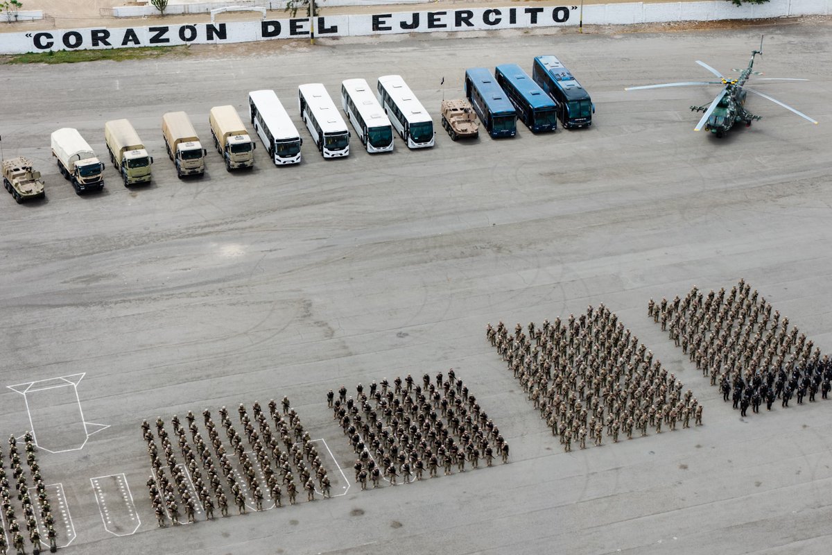CCFFAA_PERU's tweet photo. #Ahora| Desde la 1ra BRIFFEE, 1000 integrantes de nuestras FFAA iniciaron su despliegue hacia los locales de votación del interior del país, como parte de los 41 000 militares que se desplegarán a nivel nacional para la seguridad de los comicios electorales de este domingo. 1/3 https://t.co/nPQoEfpsfG