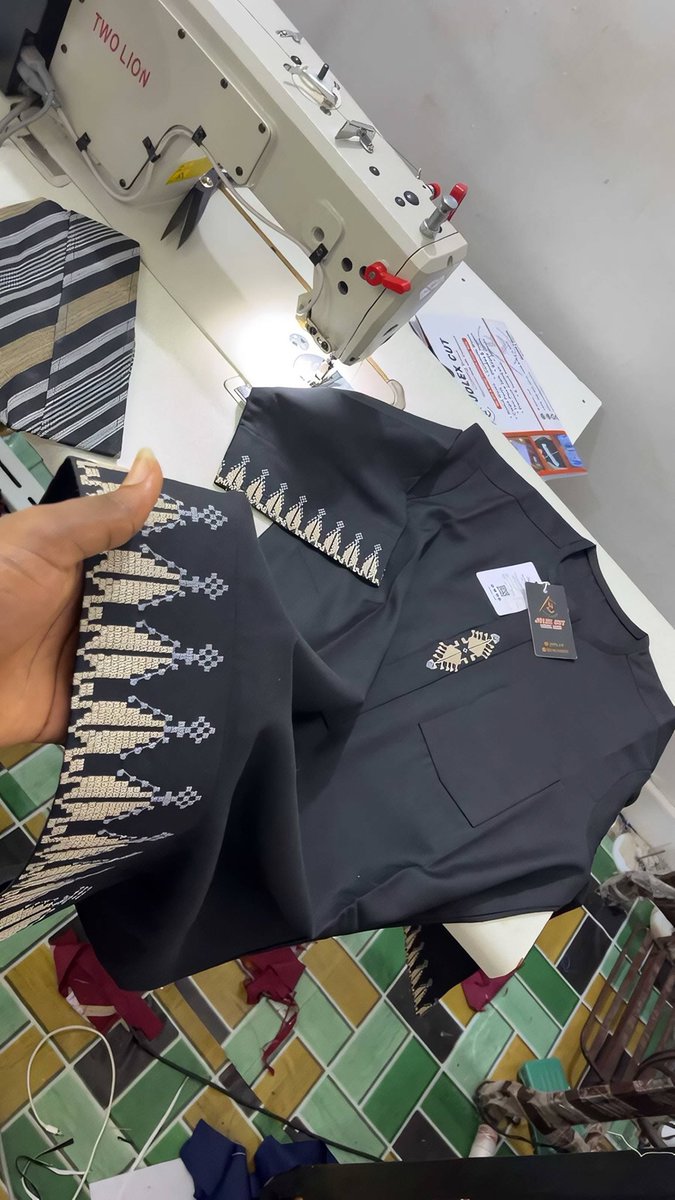 jolexcut's tweet photo. Add to cart 🛒📩our well tailored Digital Embroidery Black 🖤kaftan 🥶🏷️📩  available ✅ +2348146166835 https://t.co/5jYL12NsMU