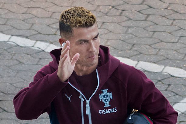 Mercado_Ingles's tweet photo. 🚨 𝗨𝗥𝗚𝗘𝗡𝗧𝗘: En Portugal aseguran que Cristiano Ronaldo se ha RETIRADO de la Selección y su decisión es IRREVERSIBLE. ❌🇵🇹 https://t.co/FDttdzqffD