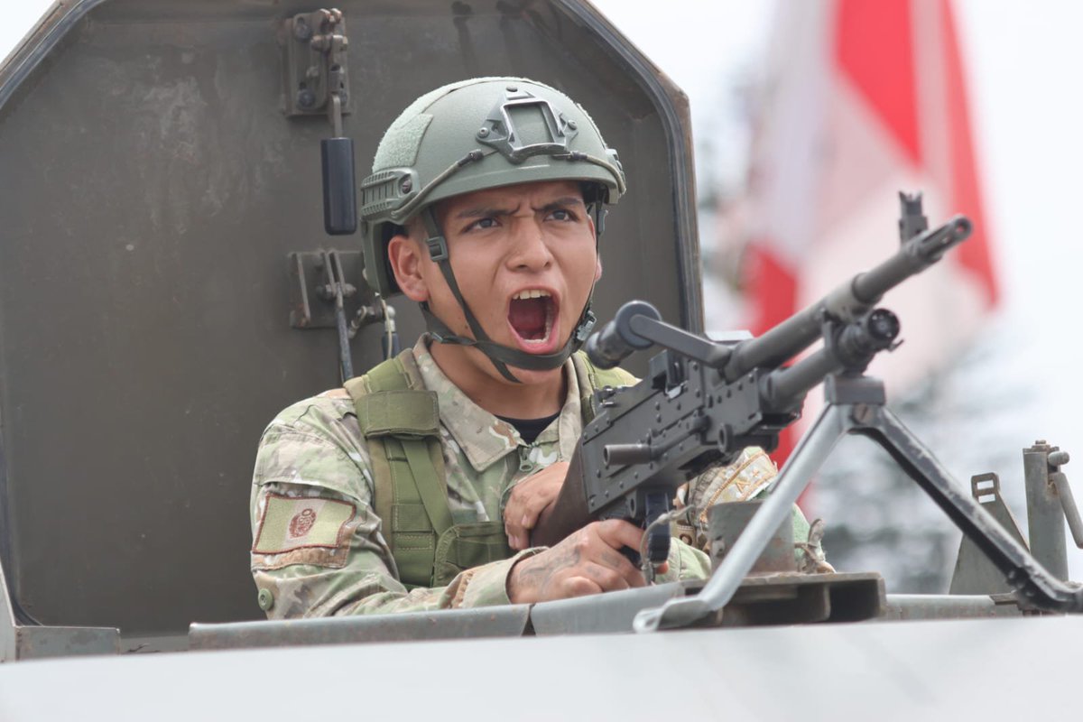 CCFFAA_PERU's tweet photo. @MindefPeru Serán 8300 patrullas militares movilizadas hacia 10 097 locales de votación. Además, se emplearán más de 3400 vehículos terrestres, 170 vehículos fluviales y 19 aeronaves para garantizar el normal desarrollo de la jornada electoral. 3/3
#OperacionesMilitaresCCFFAA https://t.co/KXInIxyEas