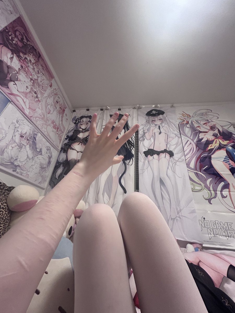 crybsbi's tweet photo. take me to the 2d world please https://t.co/iOUgh6nqsM