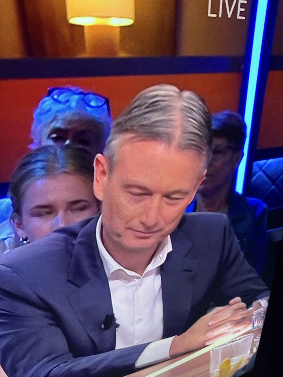 beurdy66's tweet photo. Deze beroepsleugenaar zegt bij #Pauwendewit  het valt wel mee met #Box3 

Ongelofelijk, nee lul, het valt niet mee! 

Half NL is hier doodziek van! 

#NooitmeerVVD #Knettergek https://t.co/qxAQA4oggD