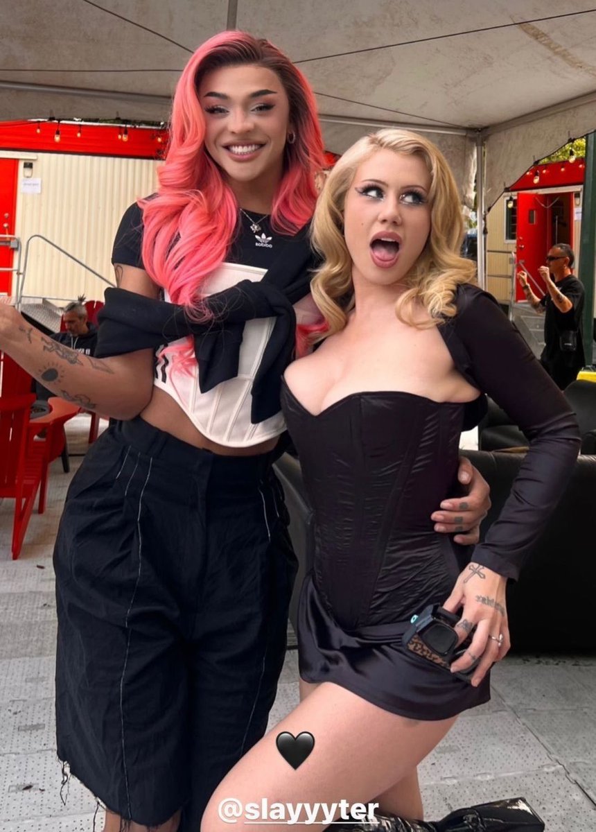 AcervoSlayyyter's tweet photo. Slayyyter e Pabllo Vittar 🩷 https://t.co/tJhayOM7iL