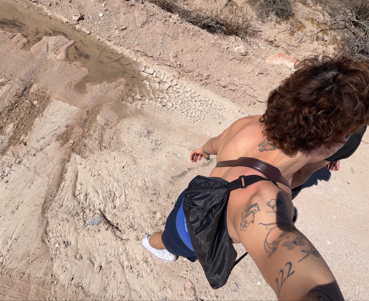 taysonnff's tweet photo. Culié en el desierto :p https://t.co/sNIBfQOncS