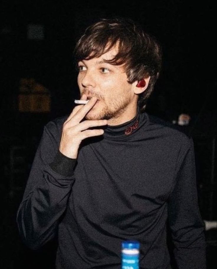 missangelsuee's tweet photo. turtleneck louis save me save meee https://t.co/ctgrSwSs1e