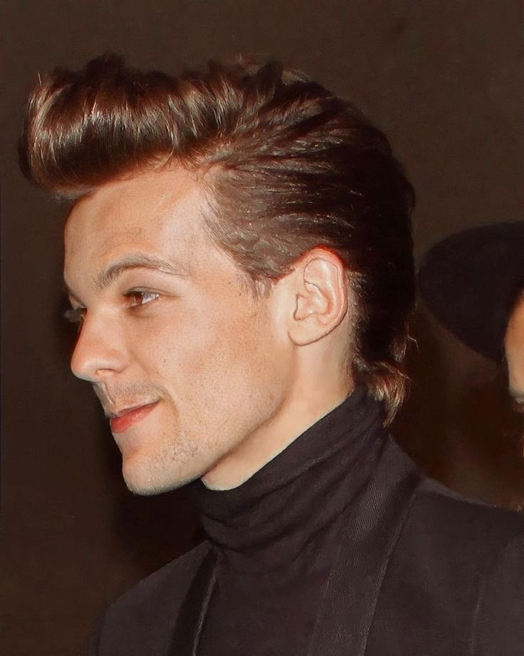 missangelsuee's tweet photo. turtleneck louis save me save meee https://t.co/ctgrSwSs1e