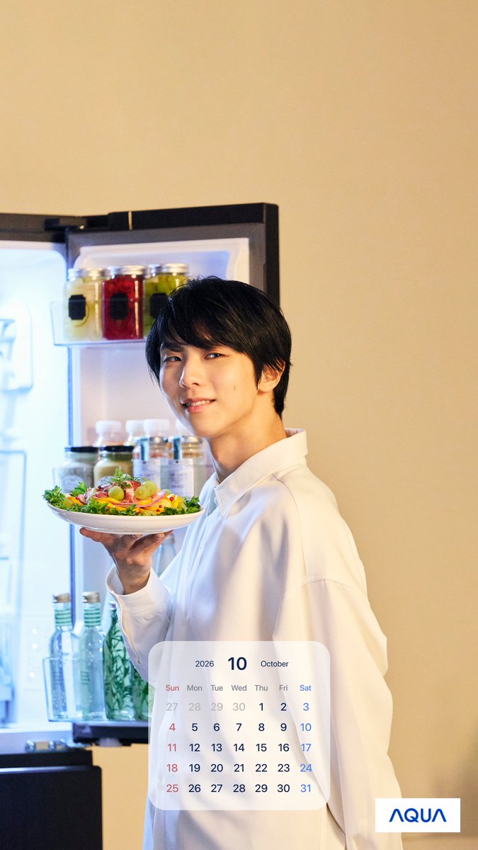 aqua_cnp's tweet photo. 🗓️10月オフショットカレンダー🗓️
今月の「#羽生結弦 さんオフショットカレンダー」はこちら🤍

食欲の秋🍁
スーパーで秋の食材を買い出しするのが楽しい季節🛒
冷蔵庫を開けて、レシピを考える、、💭
ぜひ待ち受けにして、秋気分を高めてみてくださいね！

#AQUA
#AQUA_YUZU https://t.co/SyKpf9VGAf