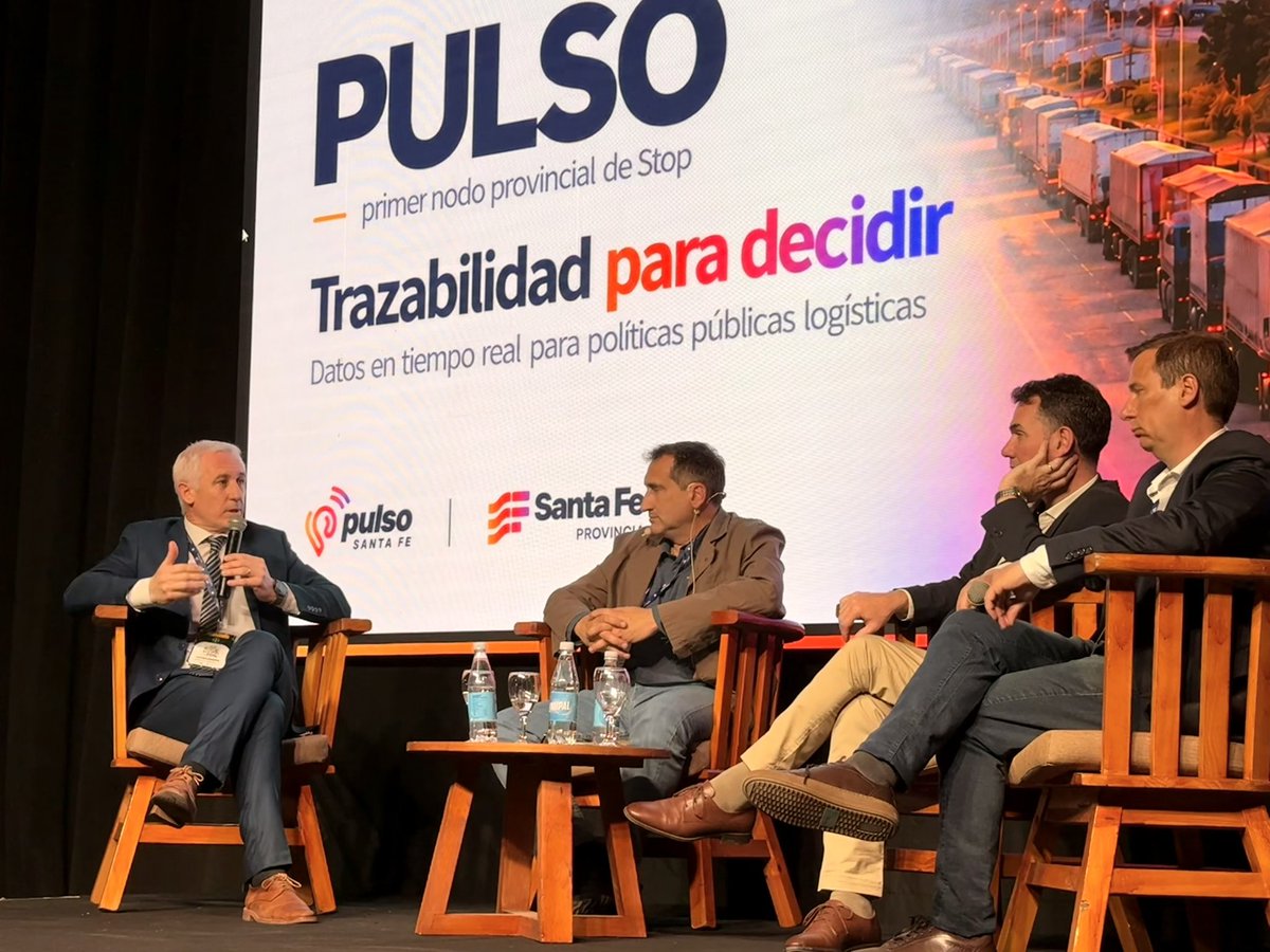 CunhaCristian's tweet photo. Presentamos PULSO Santa Fe en el Congreso Internacional del Maíz, en Córdoba, Capital. 

En la Provincia estamos modernizando la forma de medir la infraestructura y logística, construyendo datos sobre el transporte y los camiones que llegan a nuestros puertos. https://t.co/8MKFGilKSJ