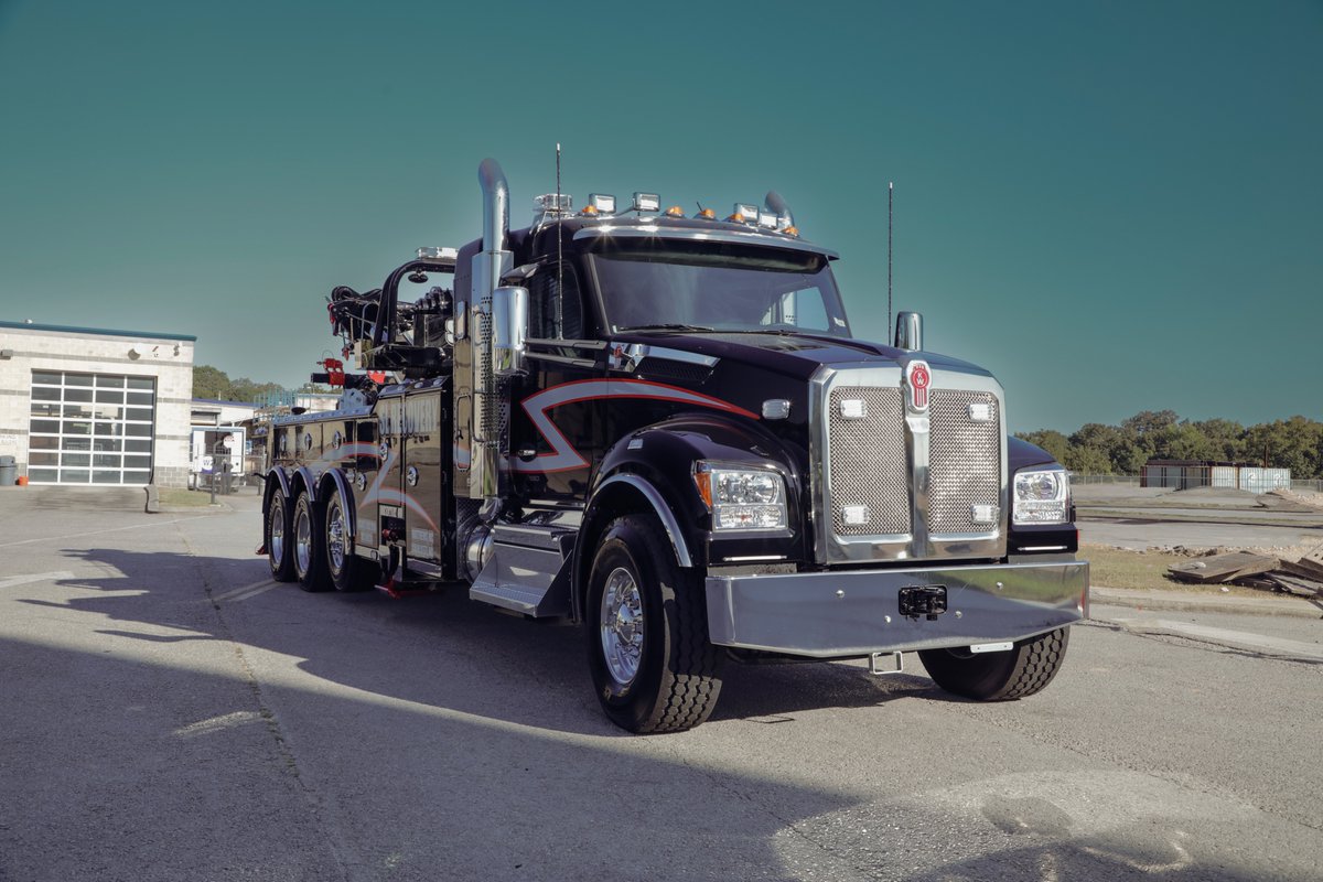 millerind's tweet photo. Big thanks and congrats to our friends at SL Recovery in Charlotte, NC with their new Century 1150 on a @KenworthTruckCo  T880 chassis! https://t.co/cBWIrs1m9m