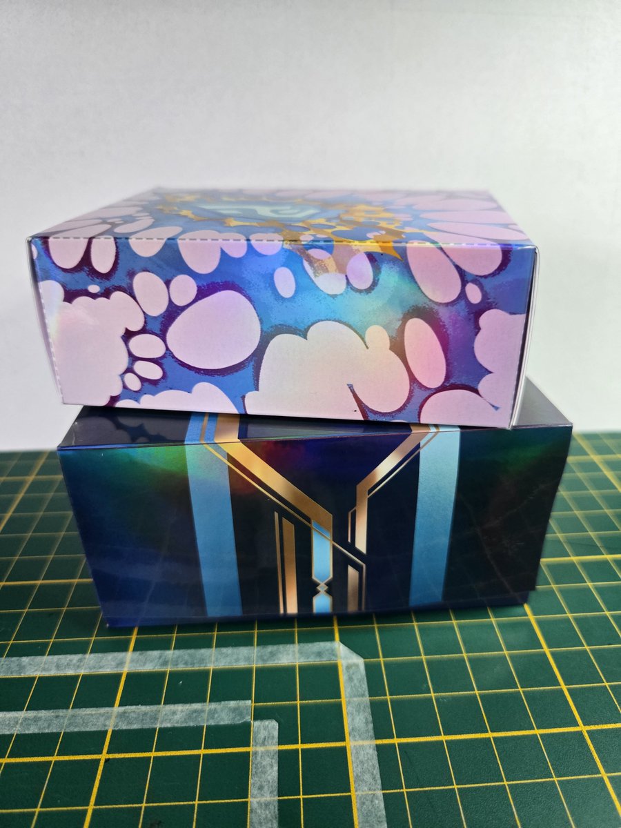 Badassassassin's tweet photo. Did you know that besides #riftbound cards I'm also working on DIY print at home storage boxes?

Ft pastel hexrune mini deckbox
And the pop up hexchest box https://t.co/dnZVrTla5P