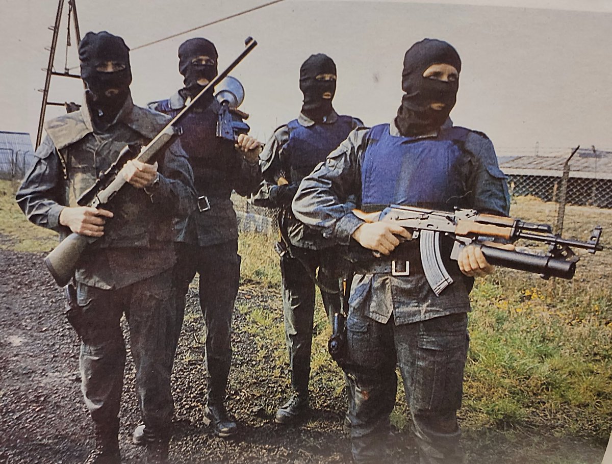 trip_to_valkiri's tweet photo. Polish Police anti-terror forces, early 1990s period. https://t.co/GA3x4swaum