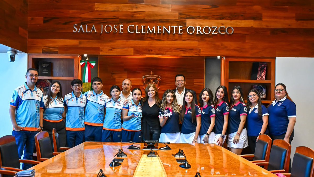 KarlaPlanter1's tweet photo. Las escuderías #Tonaltech de la Preparatoria Tonala Norte Oficial y #Tlaqueracing de la Preparatoria 22 ya están en Singapur listas para representar a la @udg_oficial en la competencia internacional STEM Racing, del 1 al 11 de octubre. 🏎️
Generación tras generación, nuestras y nuestros estudiantes nos han llenado de orgullo, consolidando la excelencia académica, la innovación y el liderazgo científico de nuestras #PrepasUdeG.
Les deseamos el mayor de los éxitos y disfruten esta experiencia que transformará sus vidas y su futuro profesional. ¡Toda la comunidad universitaria está con ustedes! 👏🏽