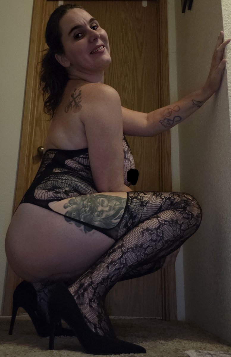 HuntSumZombiez's tweet photo. Just a little Sexy tease!  😜
#Tease #Lingerie #Heels #Sexy #Over40 https://t.co/gPi5CMsFfW