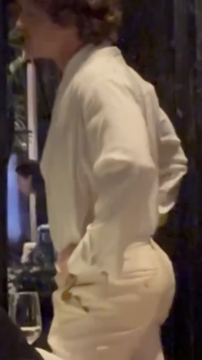poliaax's tweet photo. THAT MASSIVE ASS IS INSANE https://t.co/50uyK62H4X