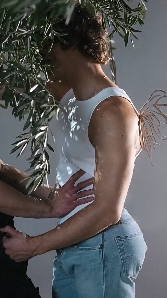 poliaax's tweet photo. THAT MASSIVE ASS IS INSANE https://t.co/50uyK62H4X