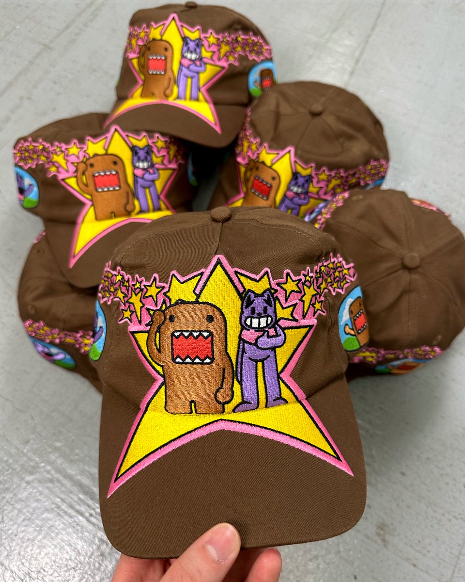 gilfgavin's tweet photo. MY OFFICIAL COLLABORATION HAT WITH DOMO https://t.co/okYCJTsKBo