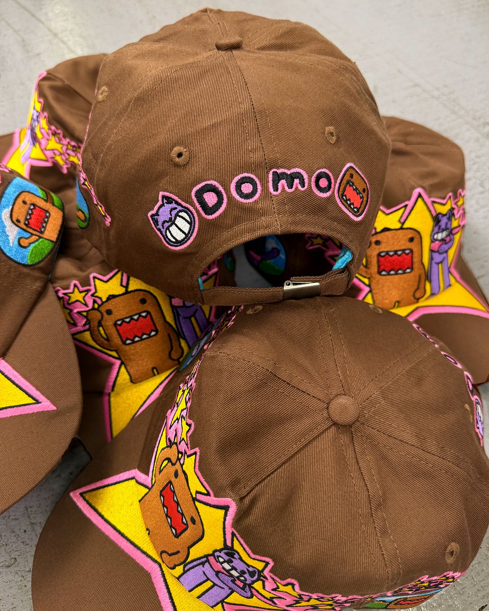 gilfgavin's tweet photo. MY OFFICIAL COLLABORATION HAT WITH DOMO https://t.co/okYCJTsKBo